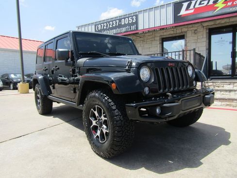 Used 2017 Jeep Wrangler Unlimited Sahara AWD/4WD image 6