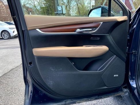 Used 2017 Cadillac XT5 Platinum w/ Driver Assist Package image 23