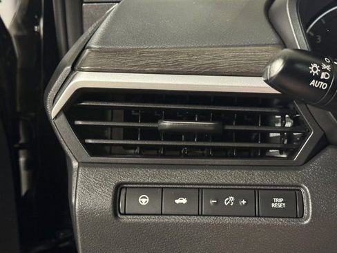 Used 2023 Nissan Altima 2.5 SV w/ SV Premium Package image 18