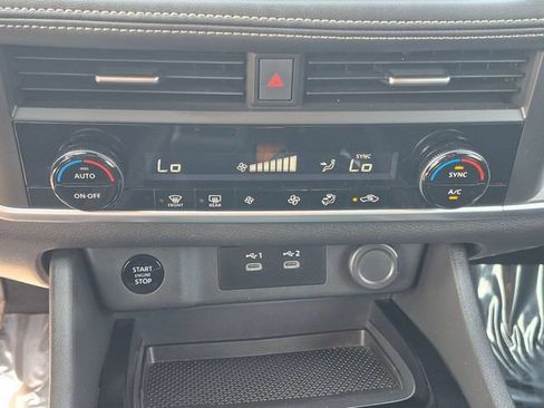 Used 2025 Nissan Rogue SV AWD/4WD image 22