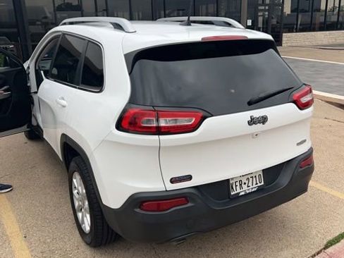 Used 2018 Jeep Cherokee Latitude Plus image 5