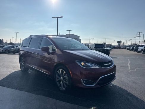 Used 2017 Chrysler Pacifica Touring-L Plus w/ Advanced Safetytec Group image 8