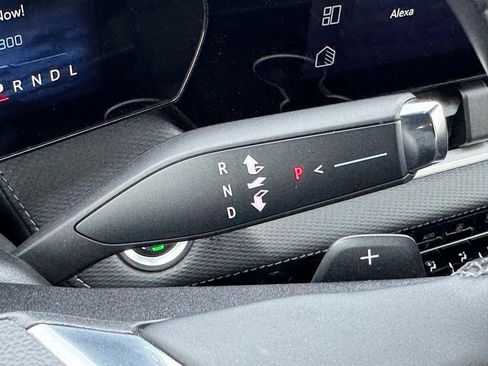 Used 2025 Chevrolet Equinox LT w/ Convenience Package II image 21