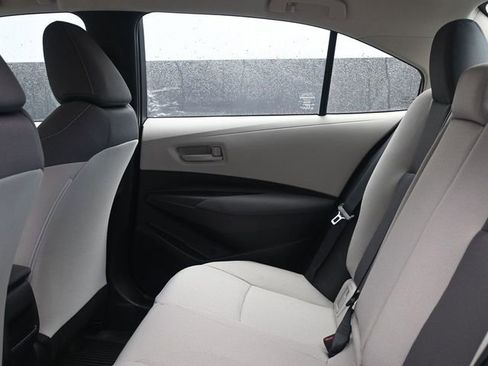 Used 2022 Toyota Corolla LE image 5
