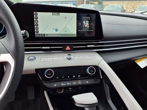 New 2025 Hyundai Elantra Limited image 20
