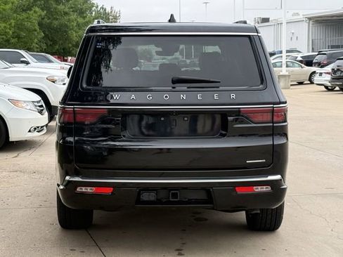 Used 2024 Jeep Wagoneer L Series II RWD image 5