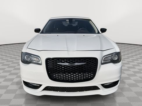 Used 2019 Chrysler 300 Touring w/ Sport Appearance Package AWD/4WD image 2