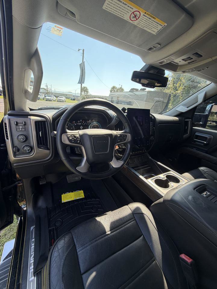 Used 2017 GMC Sierra 2500 Denali w/ Duramax Plus Package AWD/4WD image 8