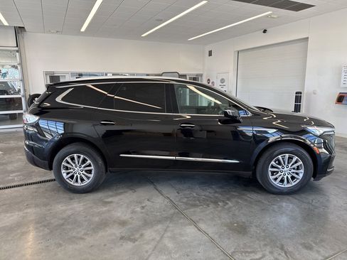 Used 2023 Buick Enclave Essence AWD/4WD image 2