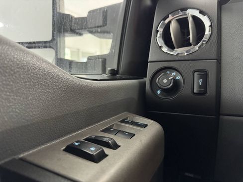 Used 2015 Ford F250 XLT w/ FX4 Off-Road Package AWD/4WD image 32