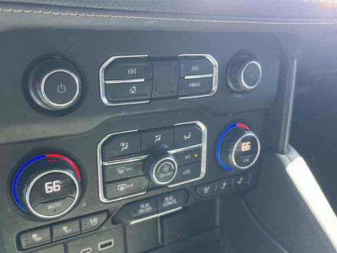 Used 2023 Chevrolet Suburban Premier AWD/4WD image 38