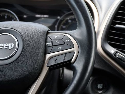 Used 2017 Jeep Cherokee Limited FWD image 25