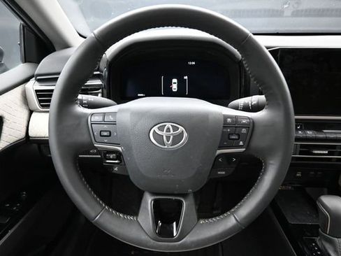 Used 2025 Toyota Camry XLE AWD/4WD image 14
