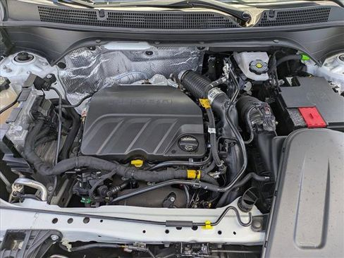 Used 2025 Buick Envista Preferred w/ Advanced Safety Package image 21