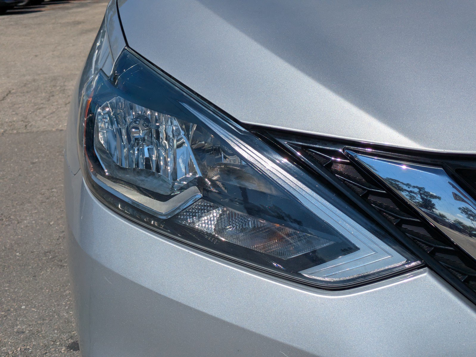 Used 2019 Nissan Sentra SV w/ Exterior Package FWD image 8