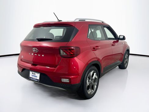 Used 2023 Hyundai Venue Limited image 5