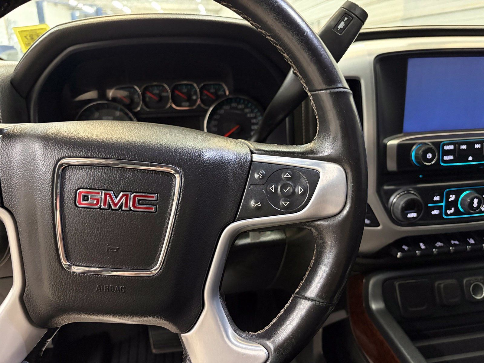 Used 2019 GMC Sierra 2500 SLT w/ Duramax Plus Package AWD/4WD image 13