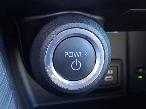 Certified 2024 Toyota Venza Limited image 25