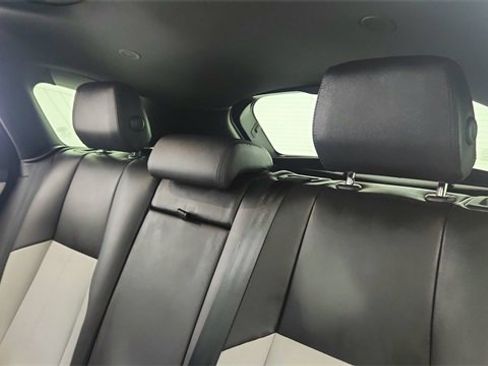 Used 2024 Land Rover Range Rover Velar Dynamic SE image 31