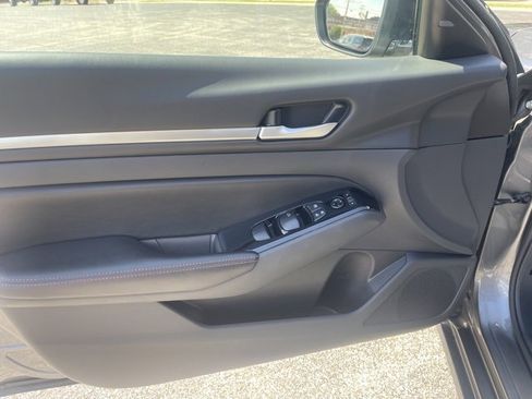 Used 2024 Nissan Altima 2.5 SR image 7