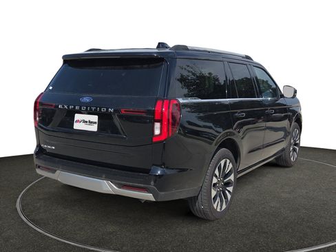 Used 2025 Ford Expedition Platinum w/ Driver's Package AWD/4WD image 6