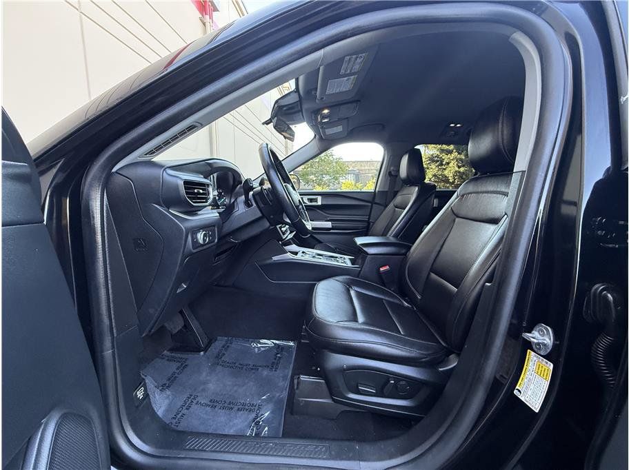 Used 2020 Ford Explorer XLT w/ Equipment Group 202A AWD/4WD image 7