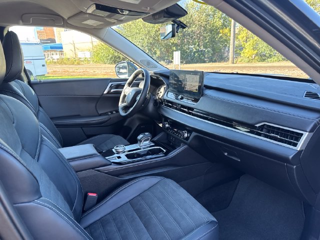 Used 2025 Mitsubishi Outlander SE AWD/4WD image 28