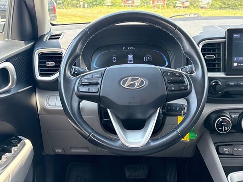 Used 2023 Hyundai Venue SEL FWD image 14