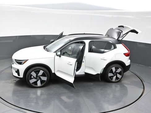 Used 2023 Volvo XC40 Recharge Ultimate w/ Protection Package Premier image 29