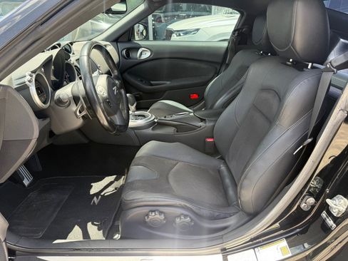 Used 2018 Nissan 370Z Touring image 28