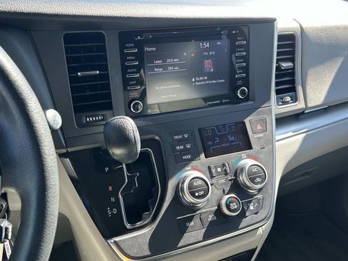 Used 2019 Toyota Sienna LE image 25
