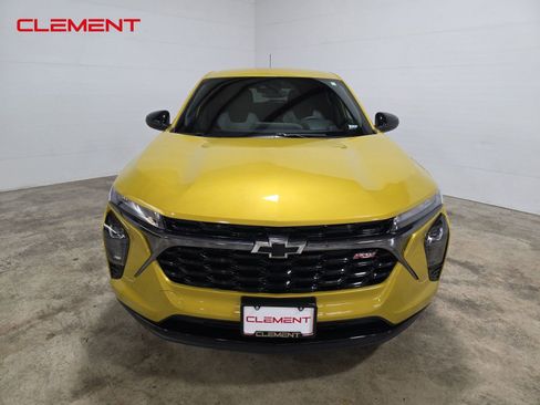 Used 2025 Chevrolet Trax RS image 2