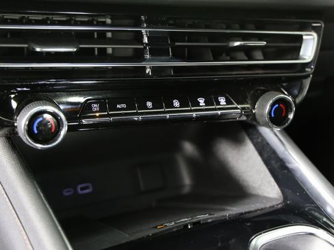 Used 2024 Chevrolet Traverse Z71 image 18