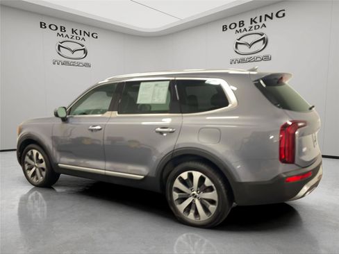Used 2022 Kia Telluride S FWD image 3