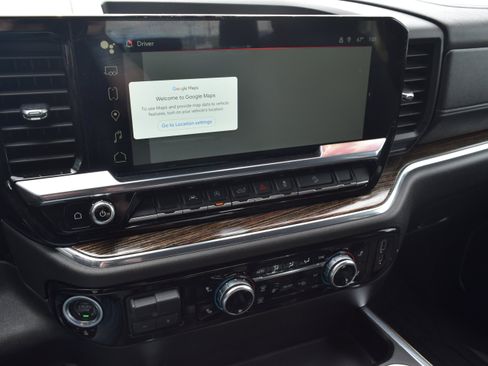 Used 2023 GMC Sierra 1500 Elevation w/ X31 Off-Road Package AWD/4WD image 15