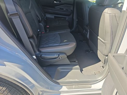 Used 2026 Nissan Pathfinder Platinum image 21