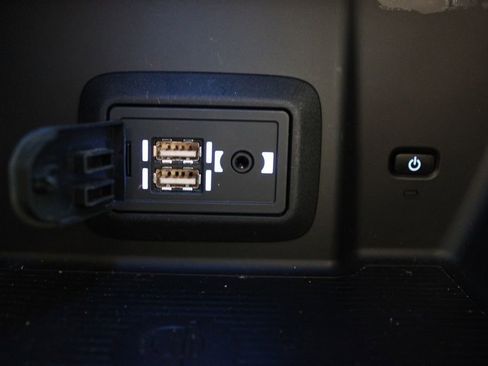 Used 2021 Toyota Venza LE image 19