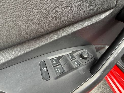 Used 2019 Volkswagen Jetta S w/ Driver Assistance Package image 32