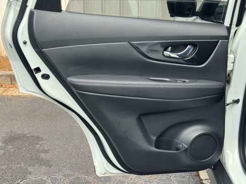 Used 2018 Nissan Rogue SL w/ Premium Package AWD/4WD image 40