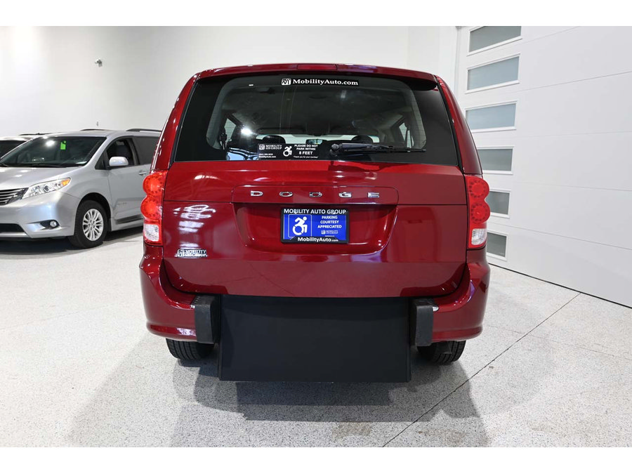Used 2015 Dodge Grand Caravan American Value Package FWD image 7