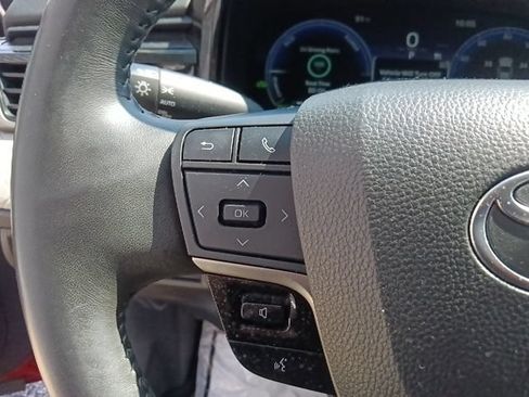 Used 2025 Toyota Camry XLE FWD image 18
