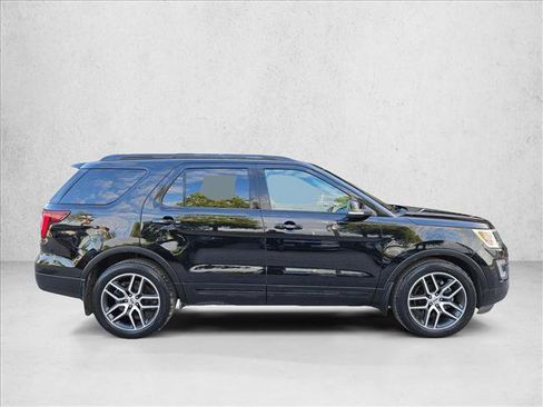 Used 2017 Ford Explorer Sport w/ Equipment Group 401A AWD/4WD image 4