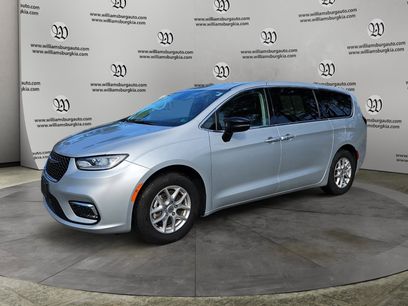 Used 2024 Chrysler Pacifica Touring-L