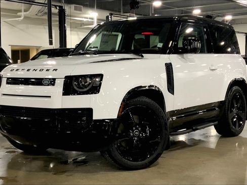 Used 2025 Land Rover Defender 90 V8 image 1