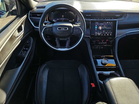 Used 2023 Jeep Grand Cherokee L Laredo image 14