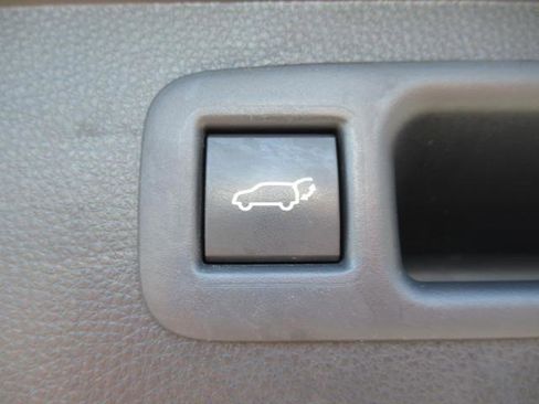 Used 2021 Toyota Highlander Limited FWD image 38