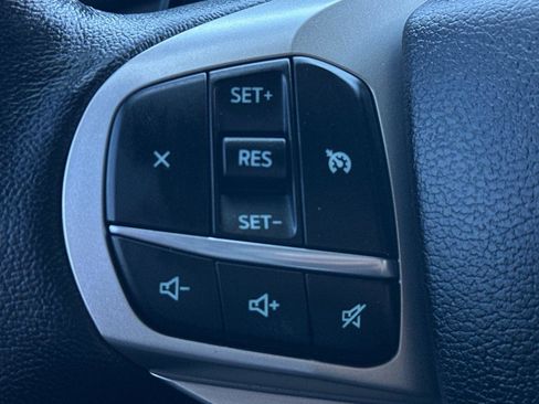 Used 2020 Ford Explorer XLT image 27