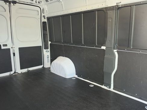 Used 2024 RAM ProMaster 2500 w/ Convenience Group FWD image 9
