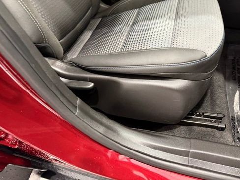 Used 2025 Chevrolet Trax LT image 19