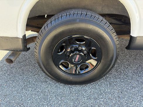 Used 2014 GMC Savana 2500 image 33